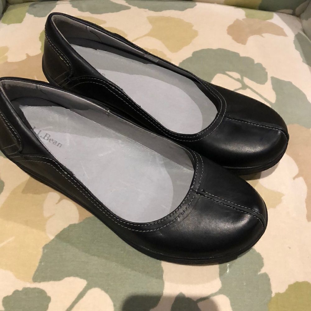 LL Bean Black Leather Slide-On shoes EUC